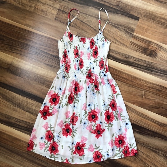 H&M Dresses & Skirts - H&M Divided White Smocked Floral Dress Sz 6